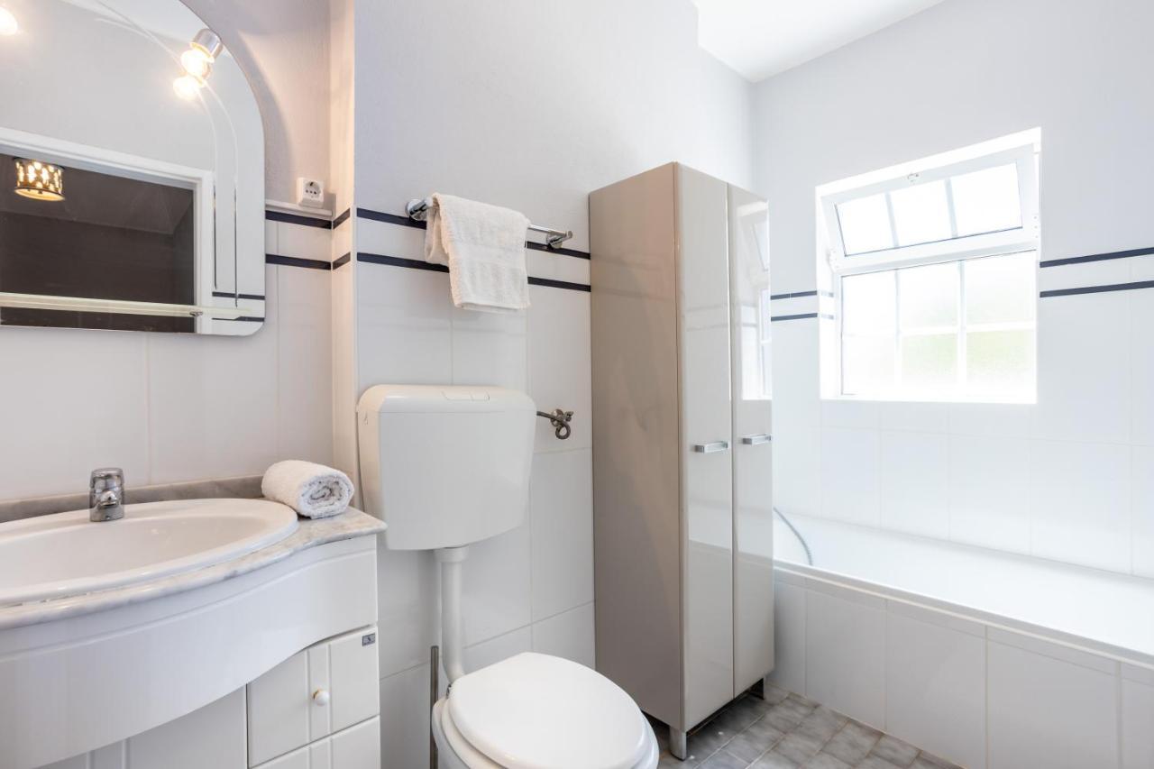 Newly Renovated 2 Bedroom Townhouse - Close To Salema Beach エクステリア 写真