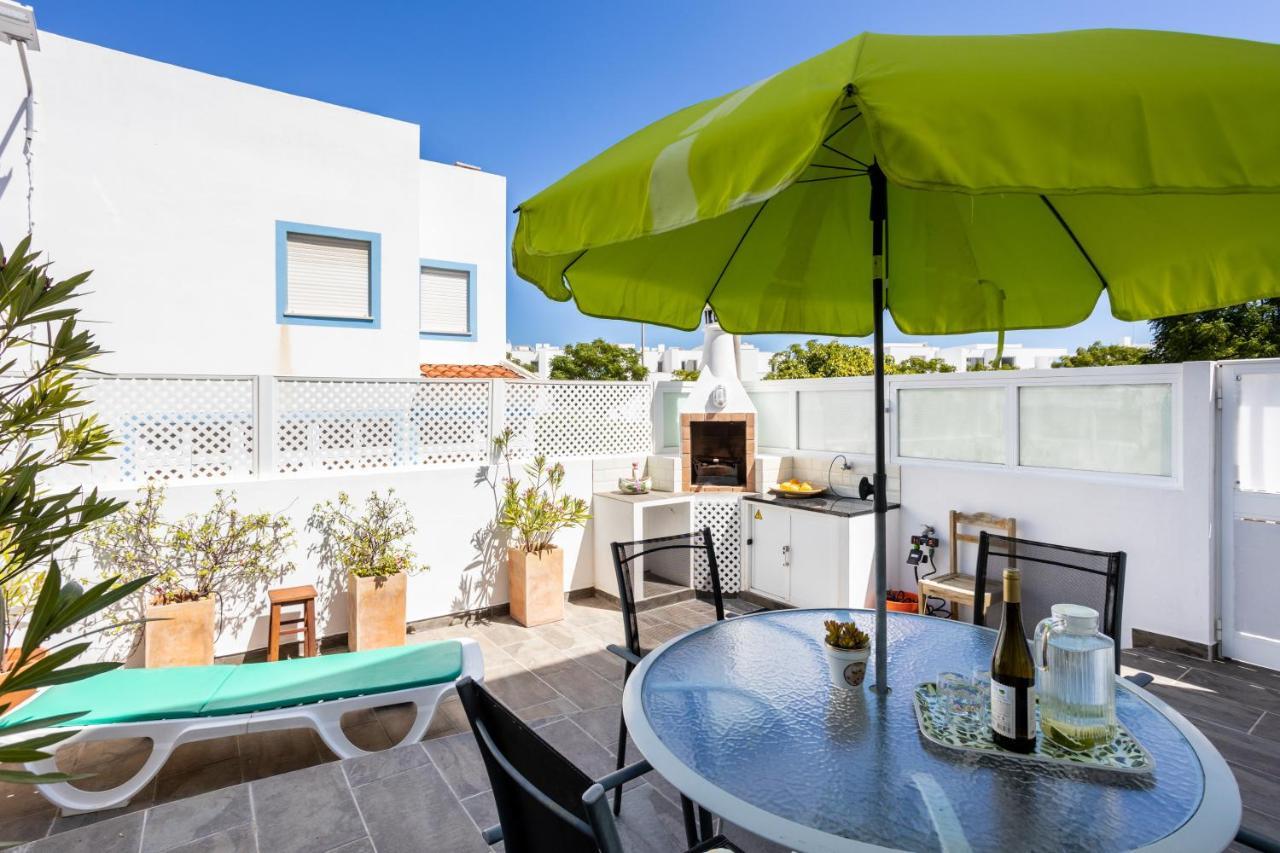 Newly Renovated 2 Bedroom Townhouse - Close To Salema Beach エクステリア 写真