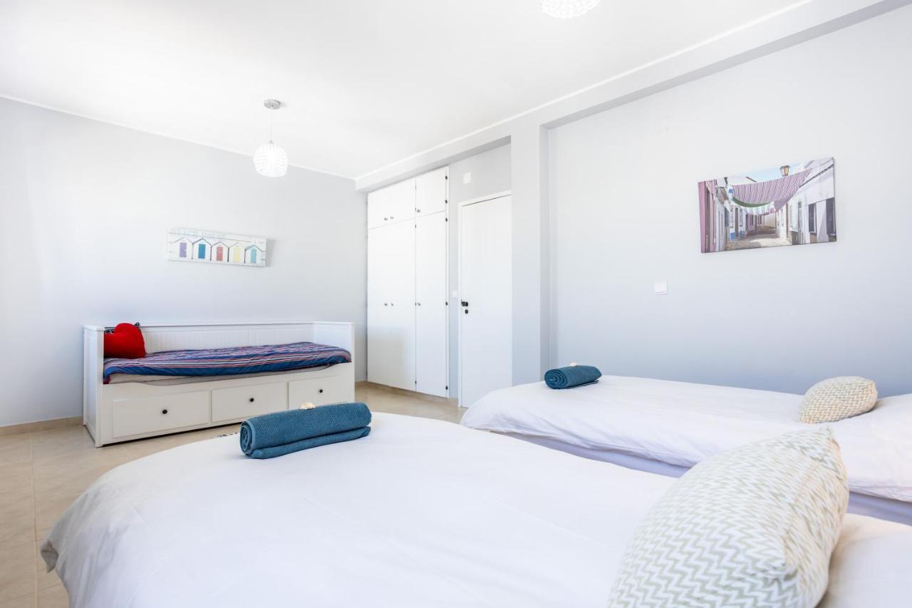 Newly Renovated 2 Bedroom Townhouse - Close To Salema Beach エクステリア 写真
