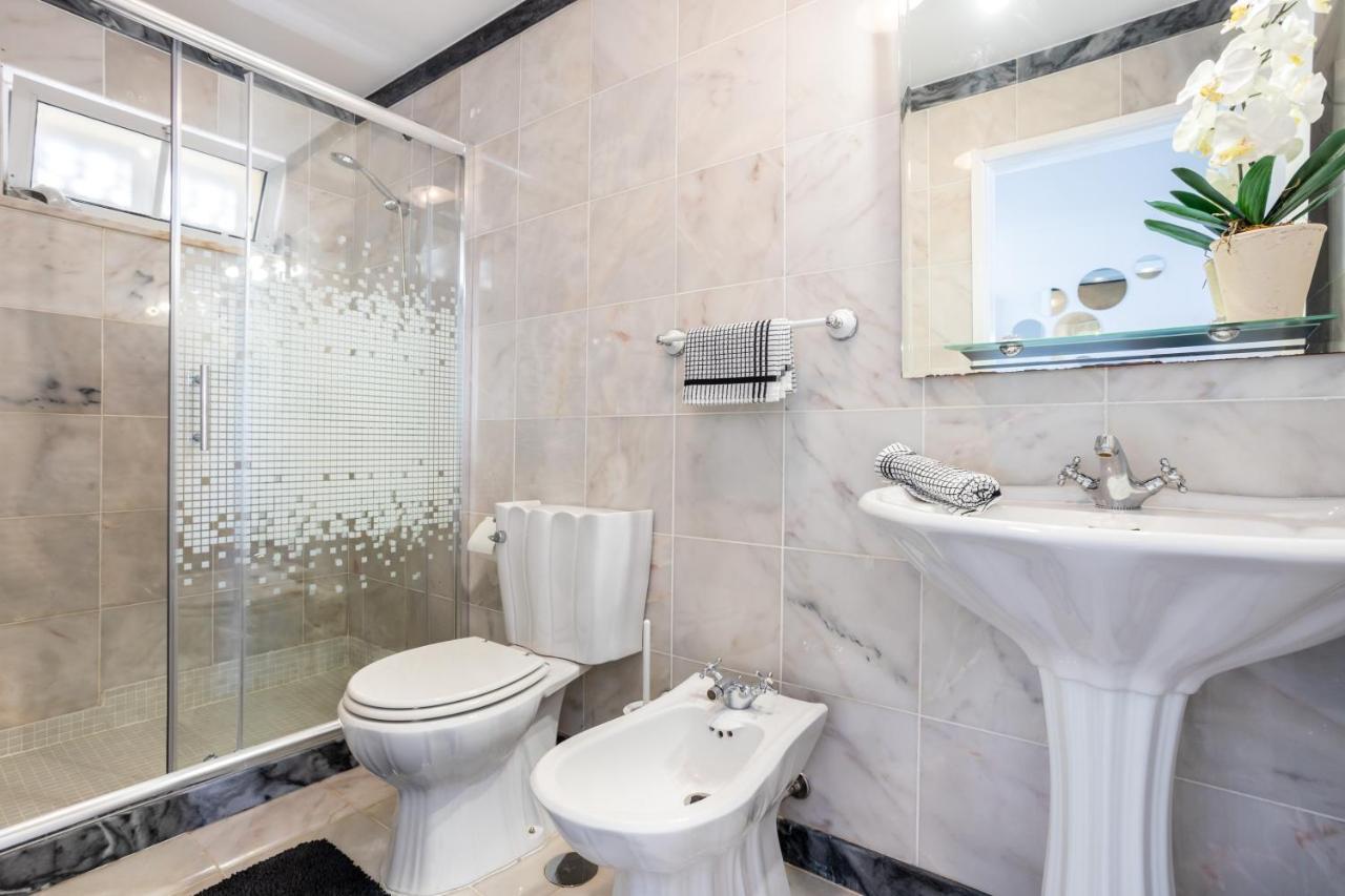 Newly Renovated 2 Bedroom Townhouse - Close To Salema Beach エクステリア 写真