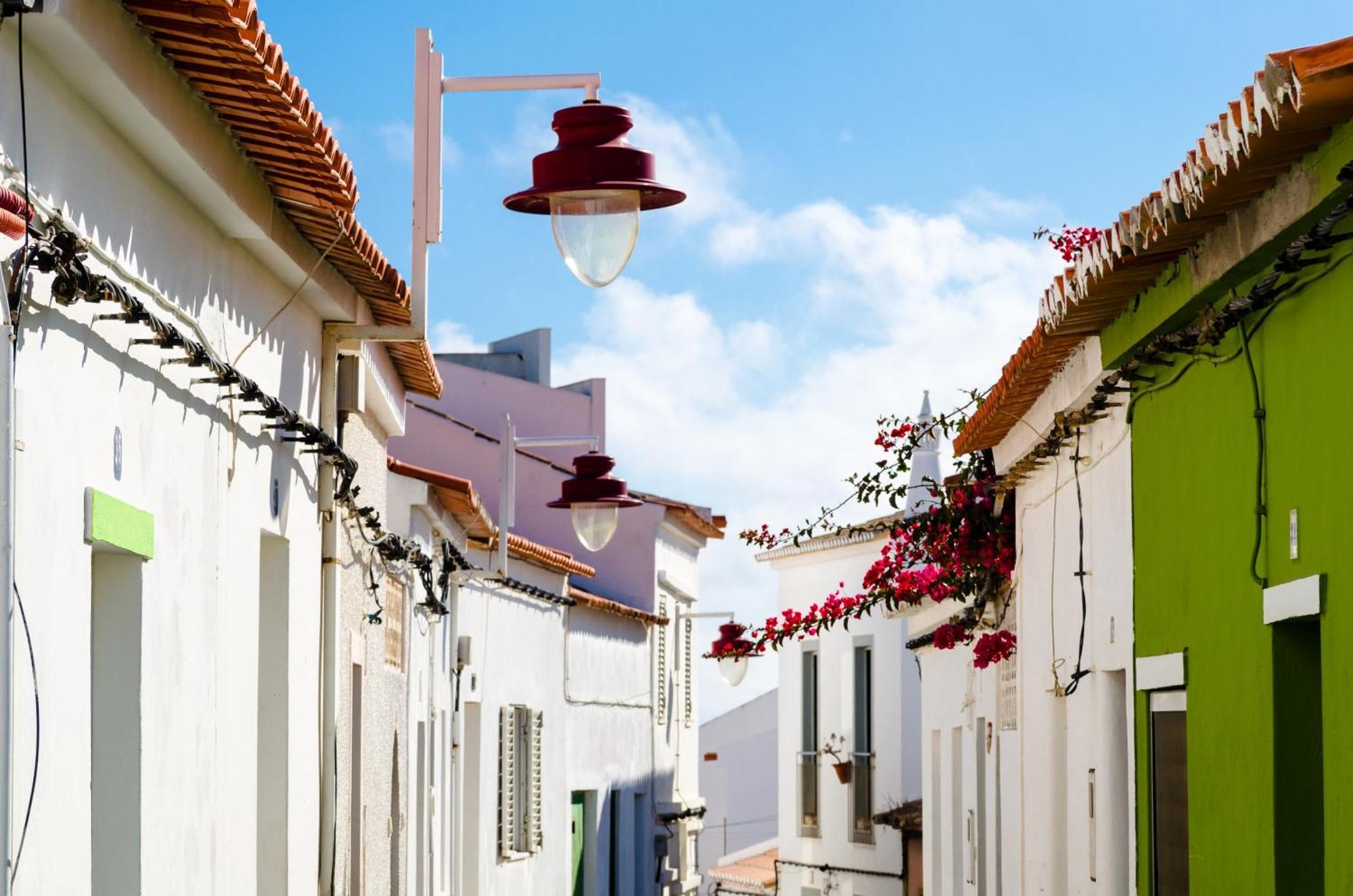Newly Renovated 2 Bedroom Townhouse - Close To Salema Beach エクステリア 写真